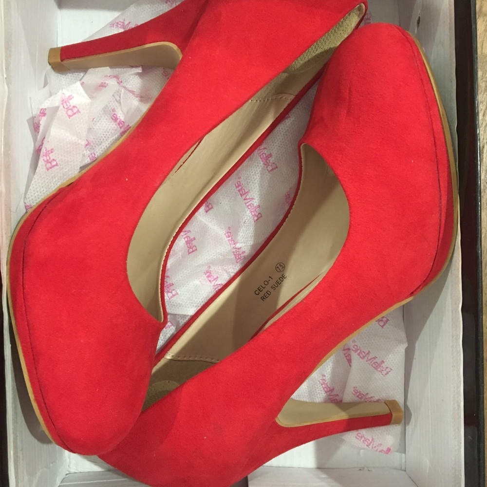 Red heels - Picture 2 of 3